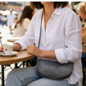 SMALL CROSSOVER GREY PURSE WITH 1 ZIPPERED TOP AND 1 ZIPPERED POCKET INSIDE